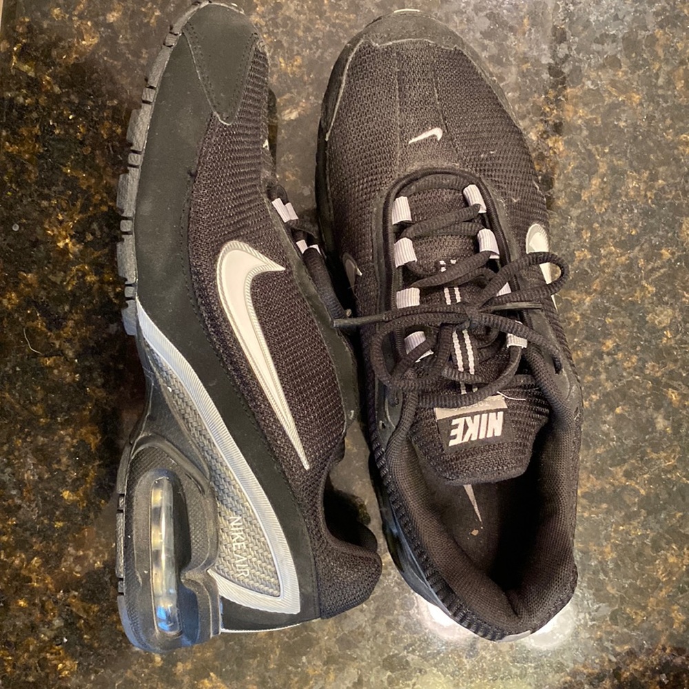 Womens Nike tennis shoes